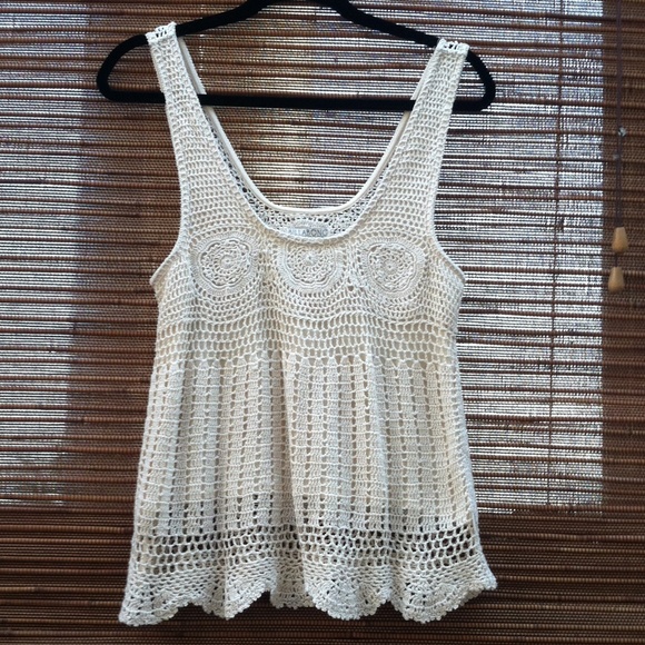 Billabong crochet top.🌻🐝