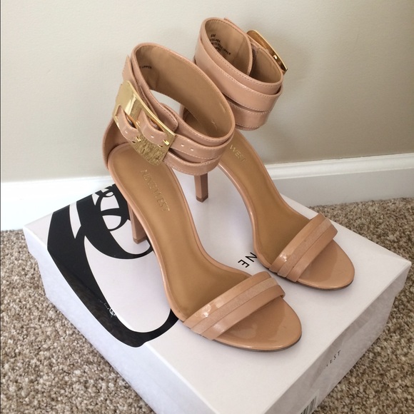 Nine West Estrilada Natural Buckle Sandals