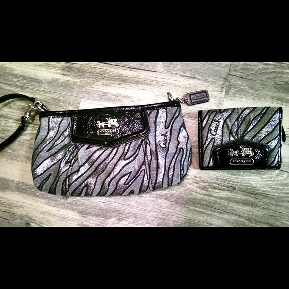 Coach Clutches & Wallets - Coach set clutch/wallet