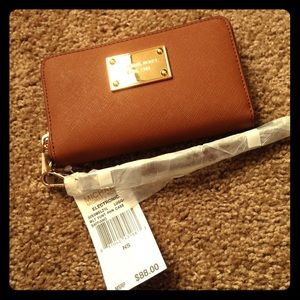 NWT MICHAEL Michael Kors Multi Function Phone Case