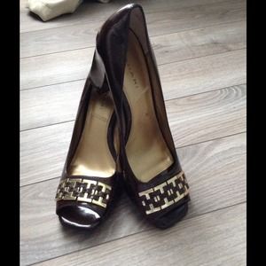 Tahari Heels!