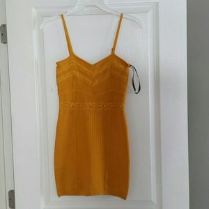 Geogous bebe dress sze s very fitted