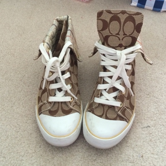 High top coach poppy