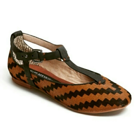 🎀Matt Berson Geometric Hide T-Strap Flats!