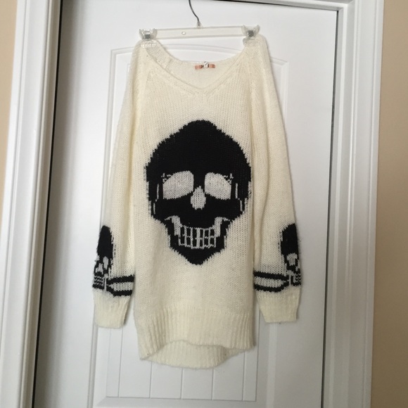 Sweaters - Sweater with skulls