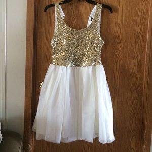 Size 3/4 short dress. One worn once.