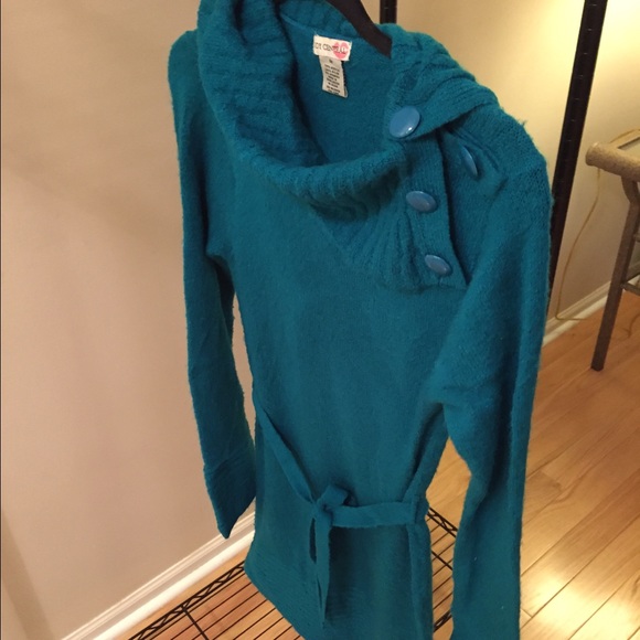 Oversized neck sweater