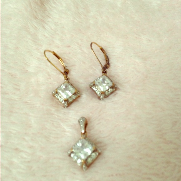 Diamond earrings with matching pendant (925 stamp)