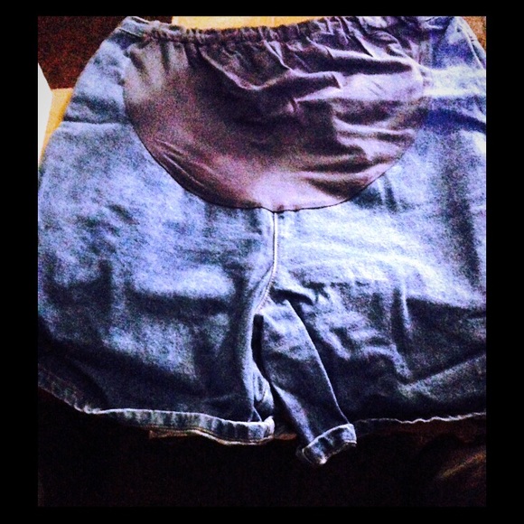 Maternity shorts