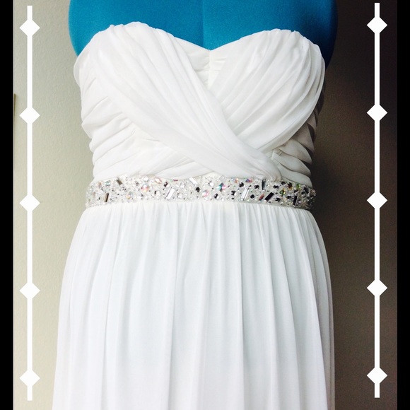 City Triangles Dresses & Skirts - White Dress