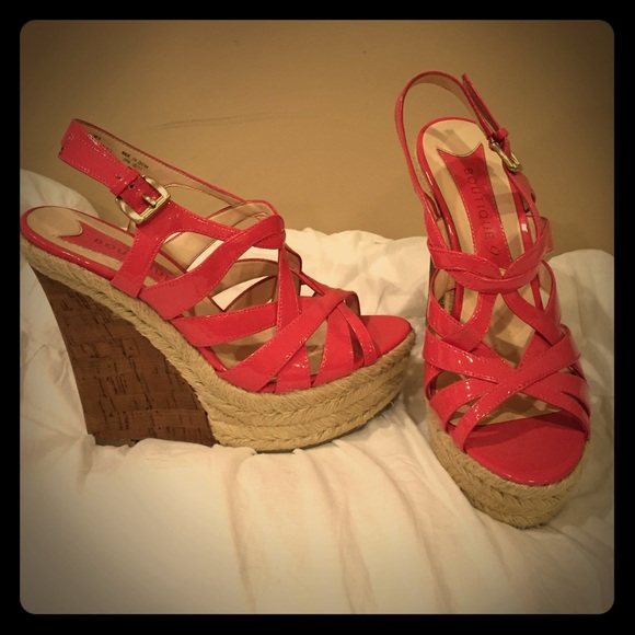 Bright pink boutique 9 wedges size 8