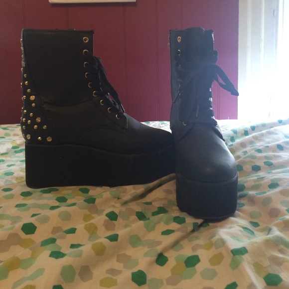 YRU Bloqer platforms.