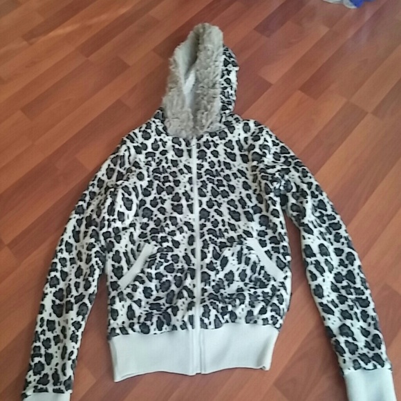 Reversable Cheetah/grey fluffy Jacket