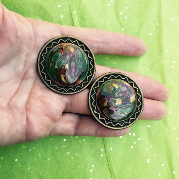 Totally unique vintage earrings. - Picture 2 of 3