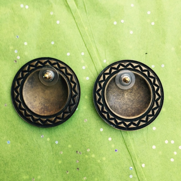 Totally unique vintage earrings. - Picture 3 of 3
