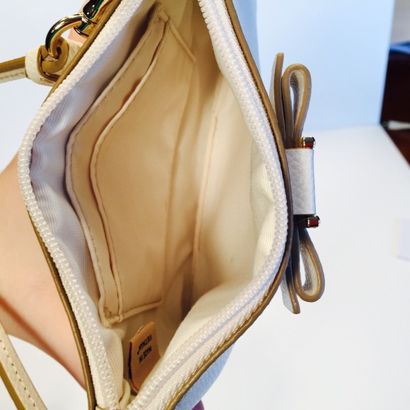 💕SOLD in Bundle💕COACH Chalk Bow Wristlet NWT - Picture 2 of 4