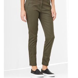 GAP Skinny Mini Khakis w/ Zipper