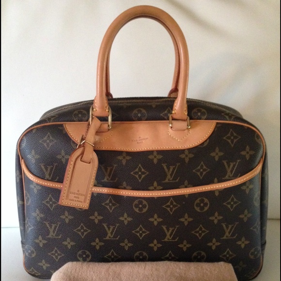 (SOLD) Authentic Louis Vuitton Deauville handbag