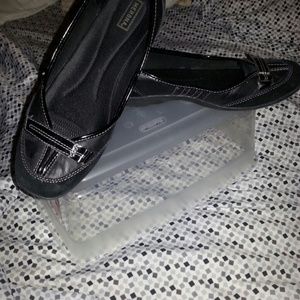 Black flats *Comfortable* On hold for @shugah