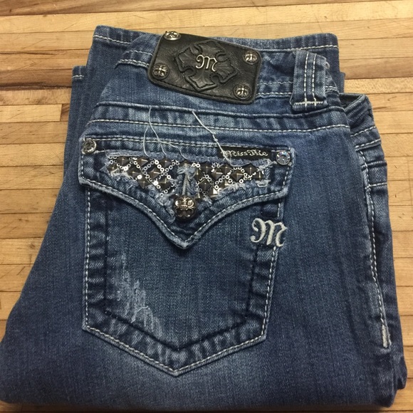 Studded miss me jeans👖✨