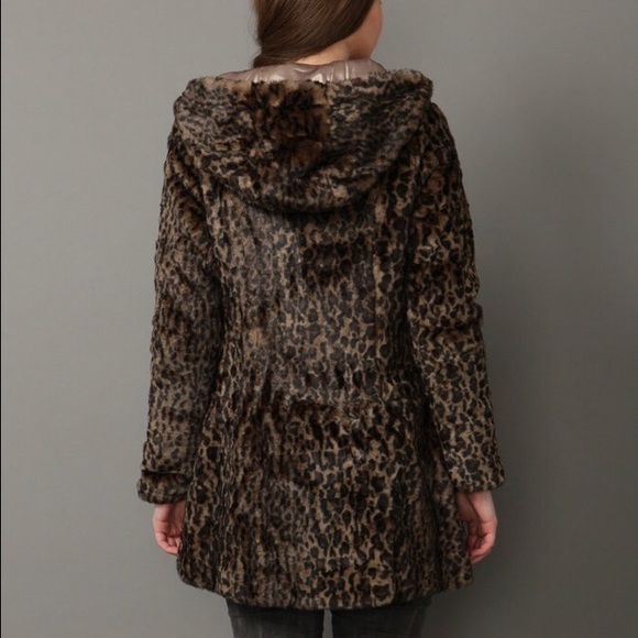 🔴SOLD🔴 Free people fur coat - Picture 3 of 4