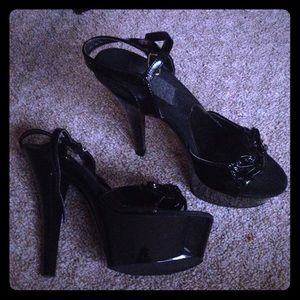 Size 9 5 1/2 inch patent leather heels