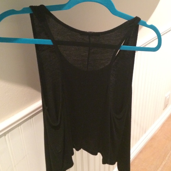 Brandy Melville Flowy Crop top - Picture 3 of 3