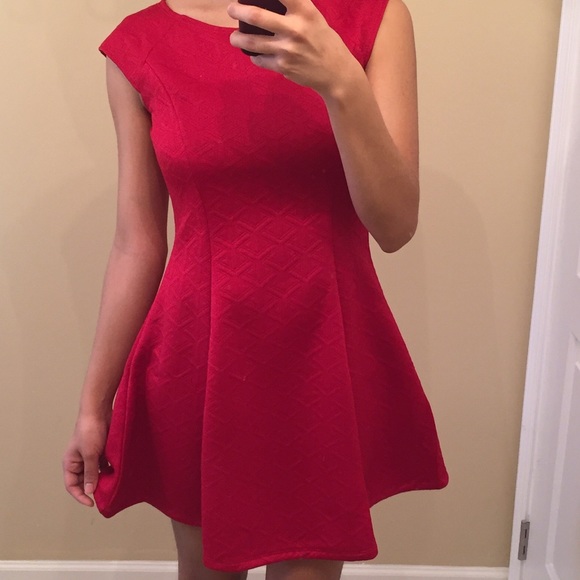 SOLDThe perfect red dress - Picture 2 of 4