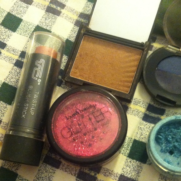 Makeup bundle - Picture 3 of 4