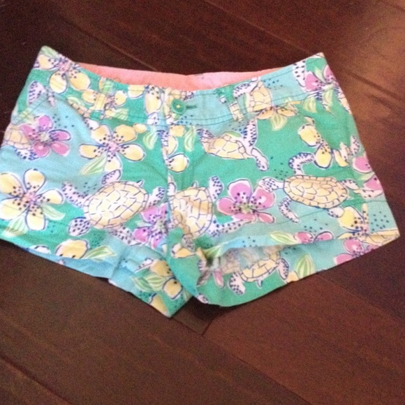 EUC Lilly Pulitzer Walsh Size 2 "Moving Slowly"