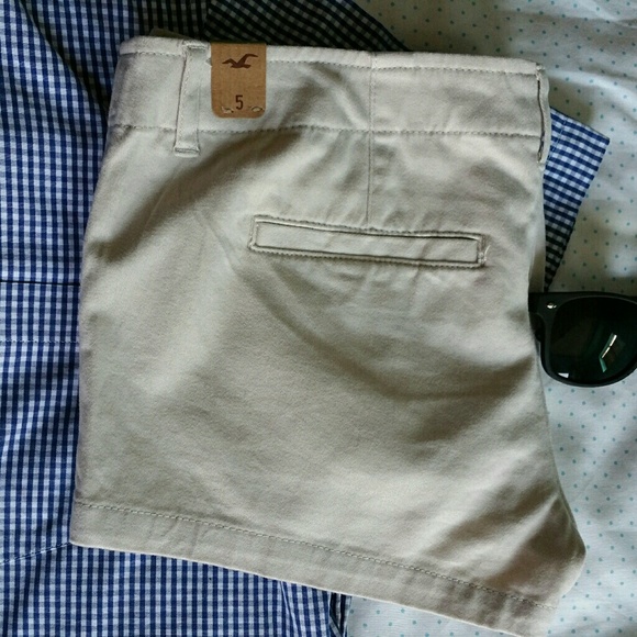NEW Hollister shorts khaki