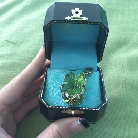 Juicy couture 4 leaf clover charm