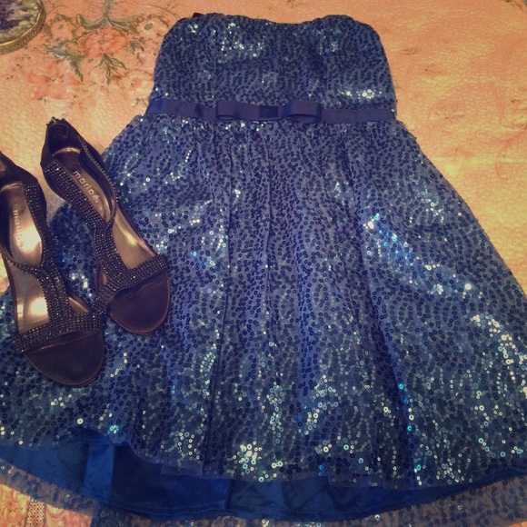 Blue sequin dress 💙💙💙💙