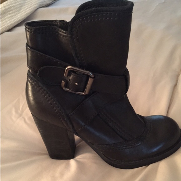 Leather black boots