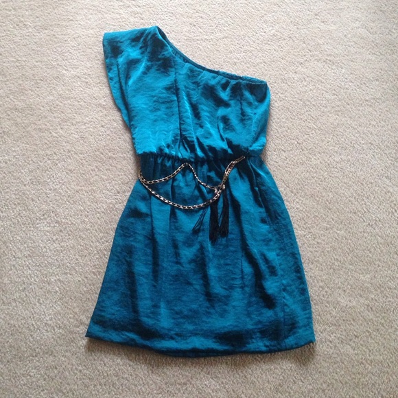 teal dress with gold chain