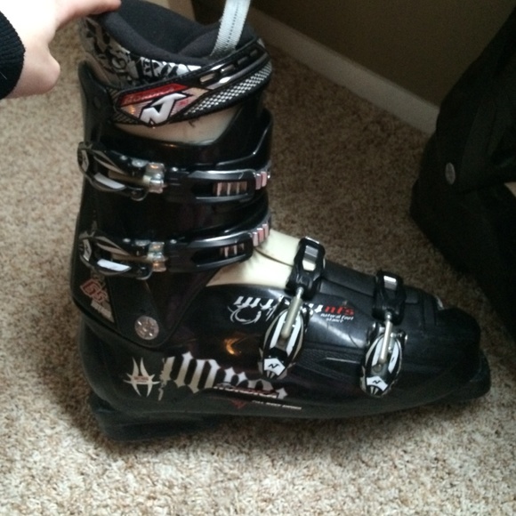 Men's ski boots