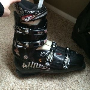 Men's ski boots