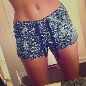 Denim flowered shorts 🌸