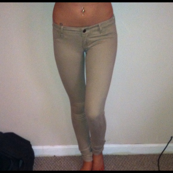 ❌SOLD❌ Hollister Jeans - Picture 1 of 4