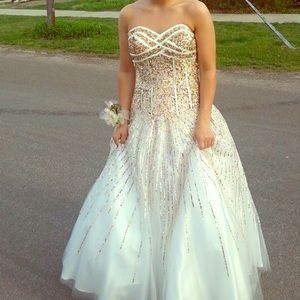Brand new prom dress only worn once