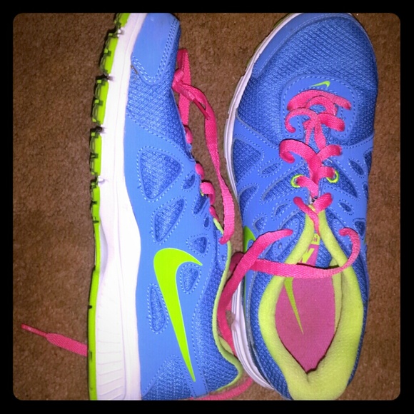 Nike tennis shoes