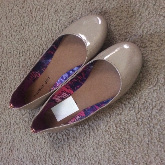 Cute tan Flats