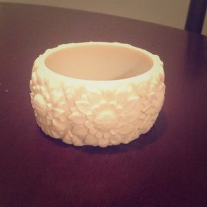 White flower bangle