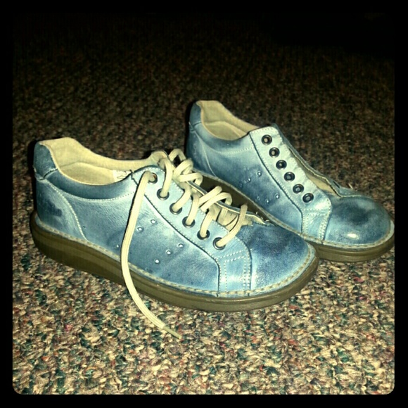 Size 6 blu  Dr. Martin's