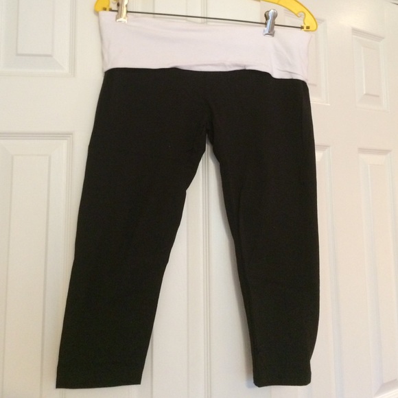 Crop yoga pants
