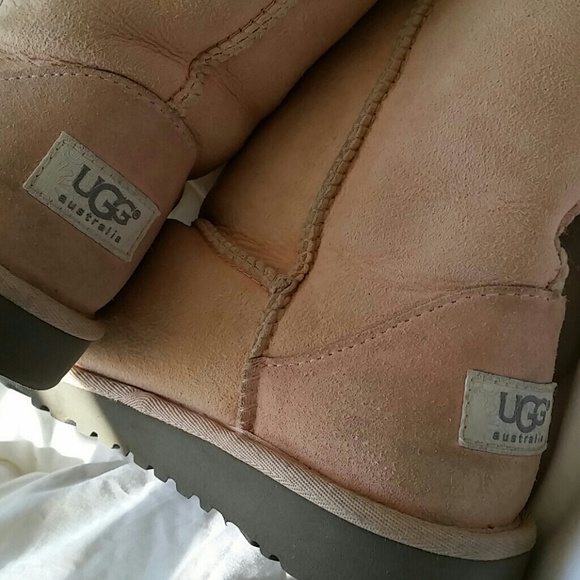 UGGS - Picture 2 of 4