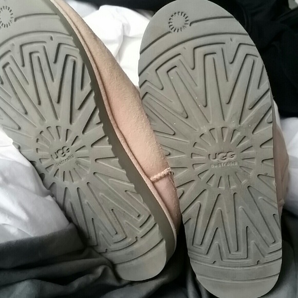 UGGS - Picture 3 of 4