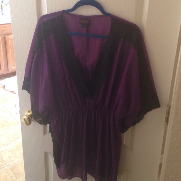 Plus size. Black and purple sheet top.