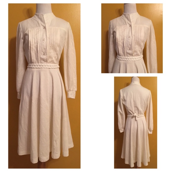 ‼️FIRM‼️ Vintage Button Closure Belted Dress