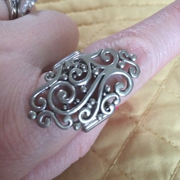 ❌SOLD❌Free gift. Filagree stretch ring